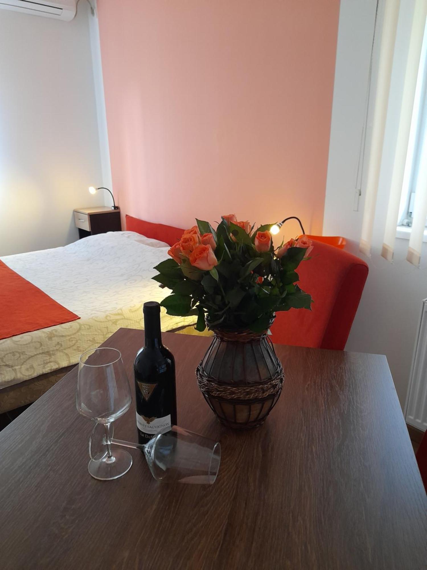 Kety Apartments Kragujevac Buitenkant foto