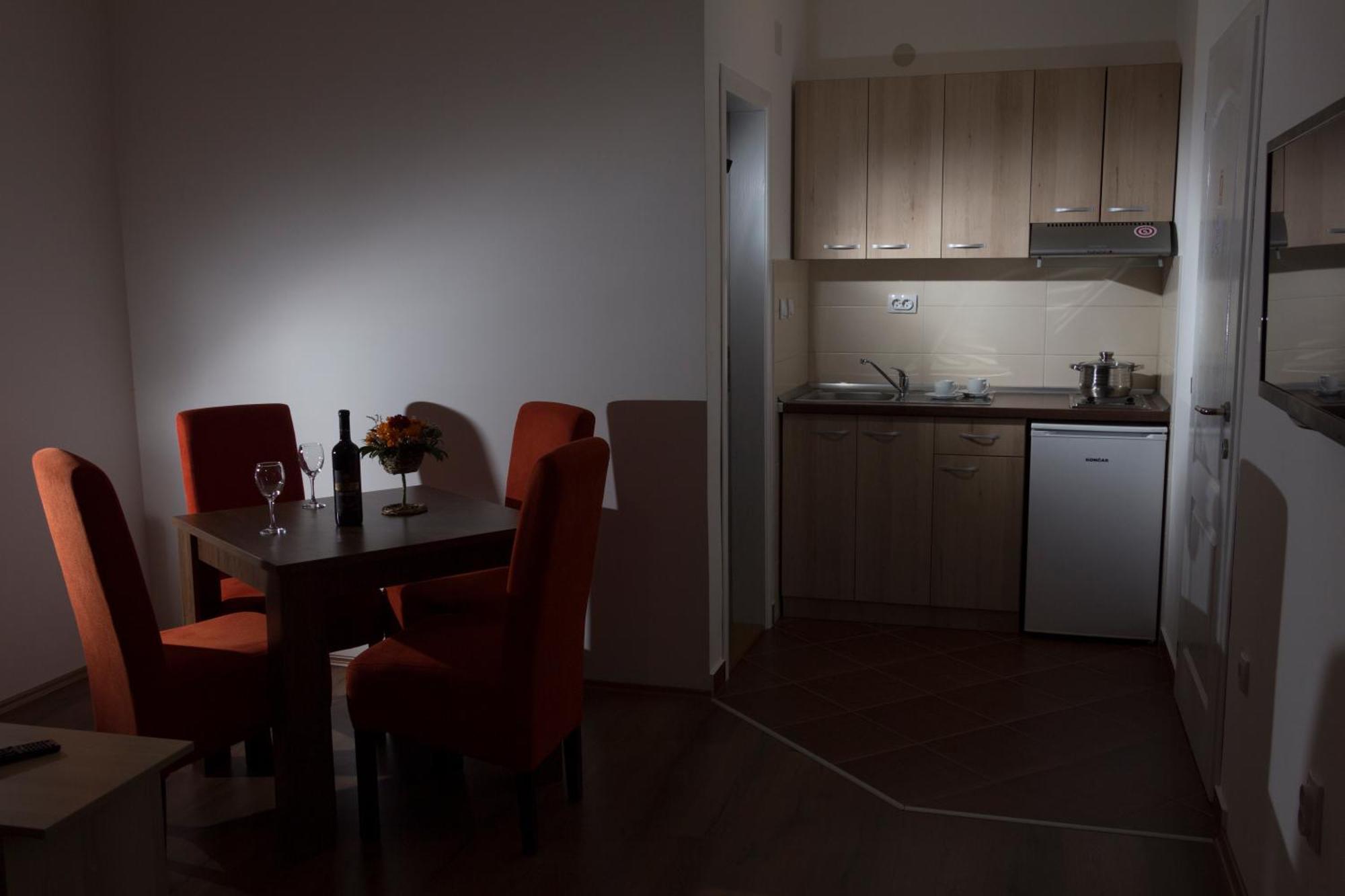 Kety Apartments Kragujevac Kamer foto