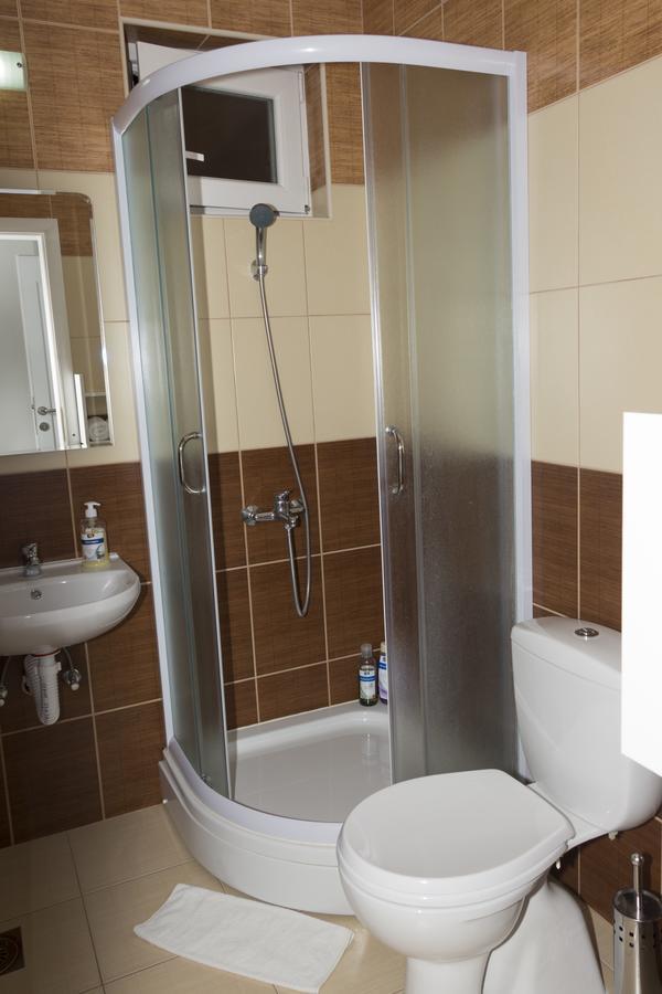Kety Apartments Kragujevac Buitenkant foto